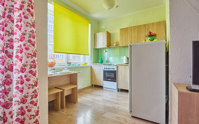 Kvartira Ryadom S Ulitsey Krasnykh Partizan Apartments