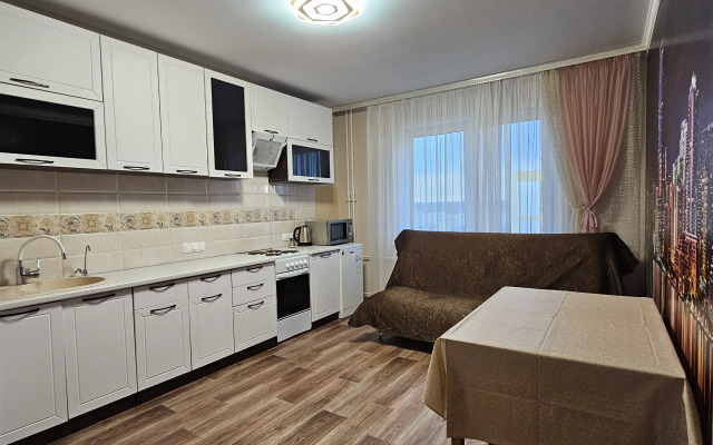 Trekhkomnatnye Na Yemlyutina Flat