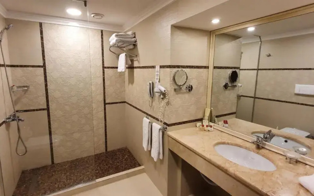 Grand Mir Hotel