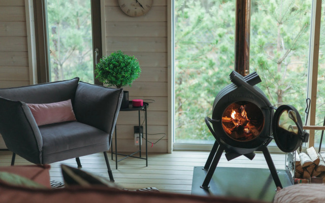 Частный дом с баней бочкой у воды и леса