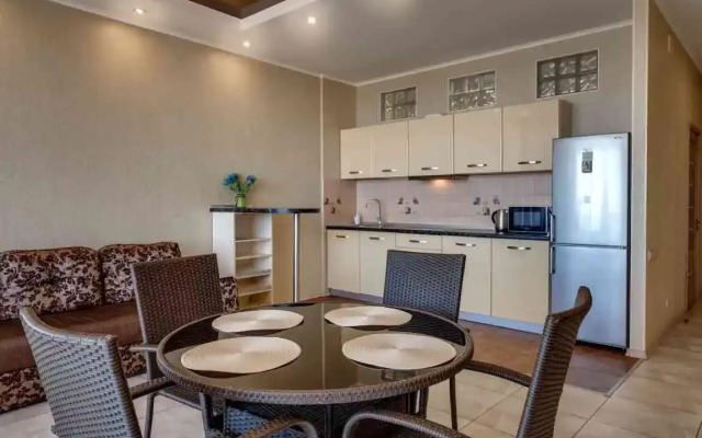 Surname Deluxe Apartments 8