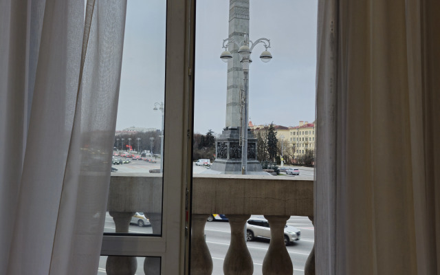 Апартаменты Люкс с Видом на Площадь Победы