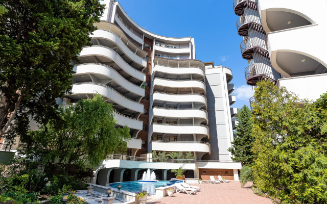 Апартаменты с двумя мастер-спальнями на первой береговой линии