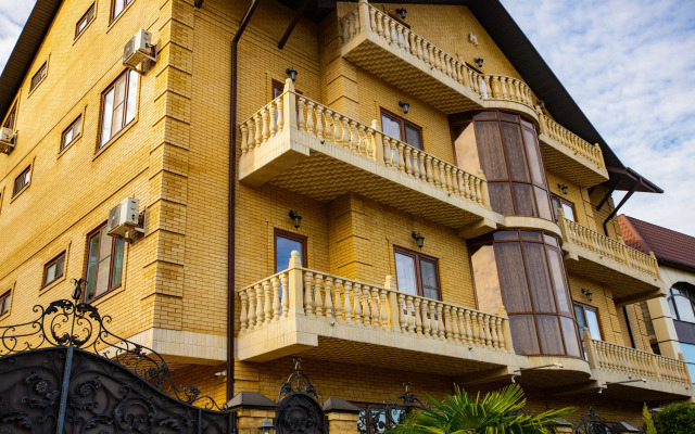 Zolotaya Podkova Guest House