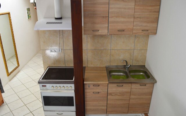 Lorabel Apartment House