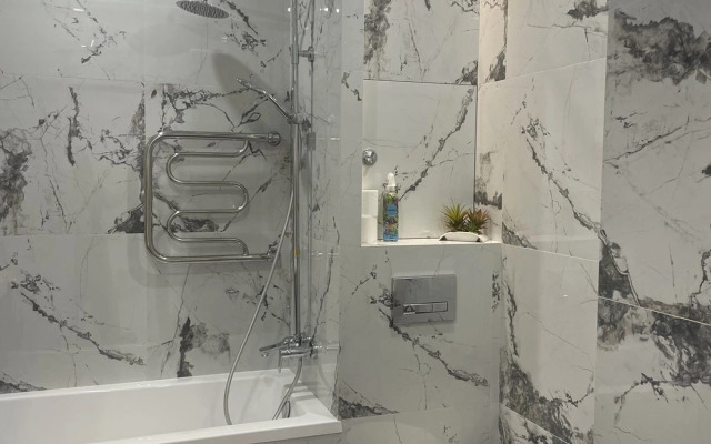 Na Prospekte Dzerzhinskogo 21 Flat