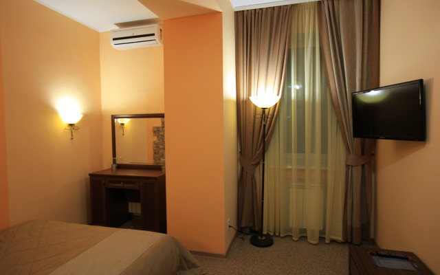 Отель Паддок