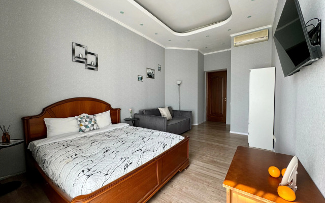 Апартаменты SivakApart c балконом на Невский и видом на набережную