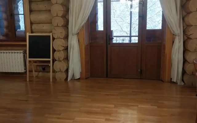 Частный дом Уница 300кв.м на первой линии озера Селигере