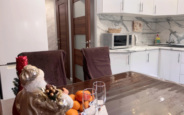 Квартира Уютная в Тихом Центре на Роз 61 10 Минут до Моря