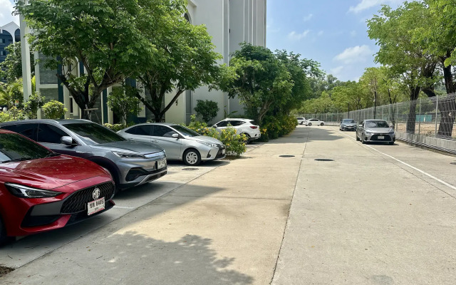 The Titie Halo1 Apartments