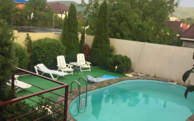 Alpiyskiy Guest House