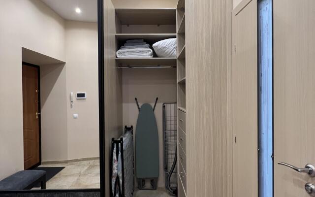 Квартира Просторная Студия с Панорамными Окнами в Центре