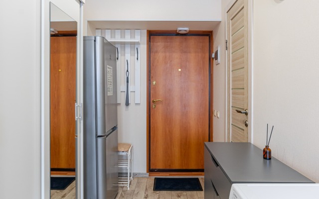 Uyutnaya studiya na prospekte Kosmonavtov Apartments
