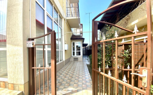 Red Rose Apartments
