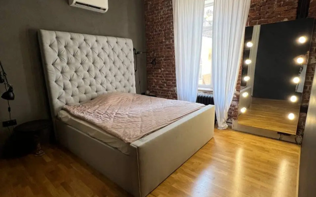 3-kh komnatnye apartamenty v stile loft v samom tsentre Apartments