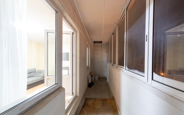 Dvuhkomnatnyie U Trk Planeta Apartments