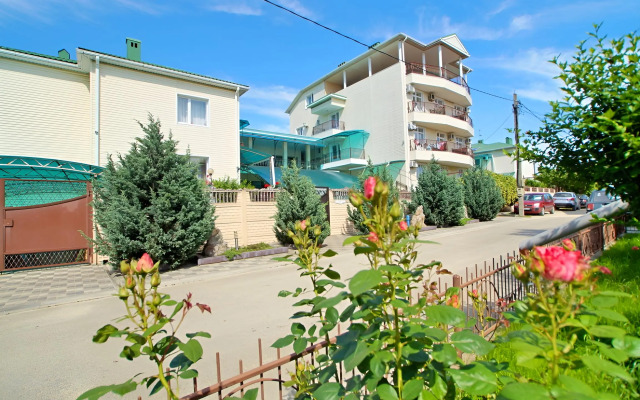 Tri Bogatyirya Guest House
