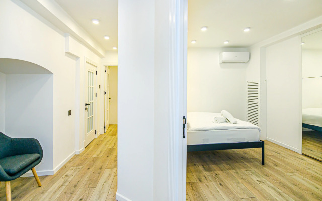 Imparator in Nizami Street Apartment