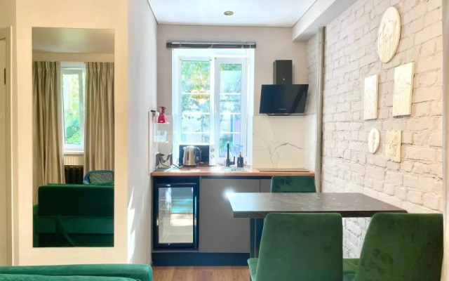 Paradeaparts na Pervomayskoy 13A 1 Apartments