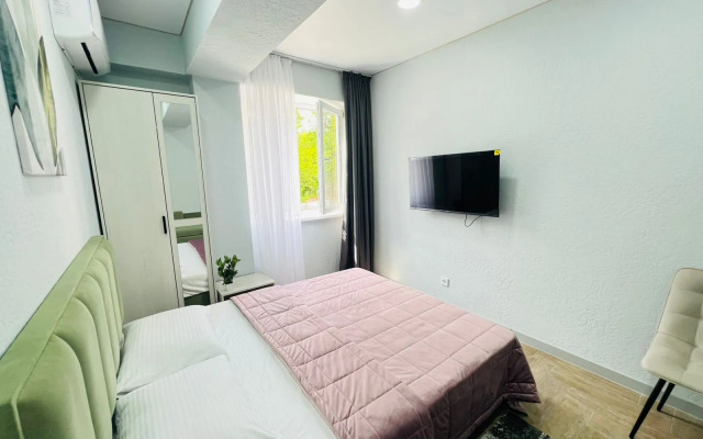 Uyutnaya Studiya S Basseynom Na Territorii Apartments