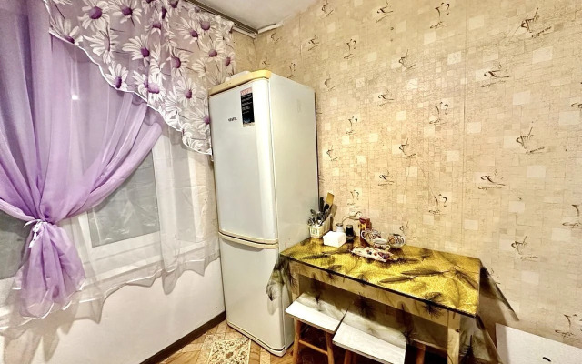 Квартира Трехкомнатная Молодёжная 12