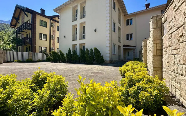 2-Kh Komnatnye Gory Ryadom s Kazino Apartments