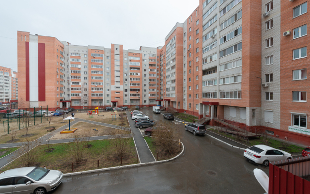 Sapfir s Zakrytym Dvorom, Ryadom s TTS Ostrov, Mat i Dity Apartments