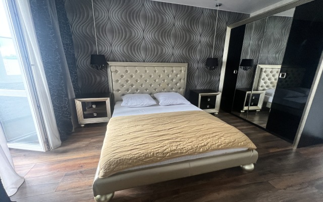 Квартира Трехкомнатная у Набережной Грина