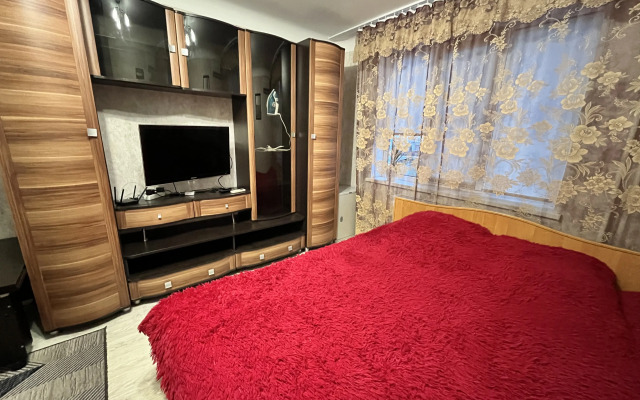 Shikarnaya odnushka vozle Akvaparka Flat