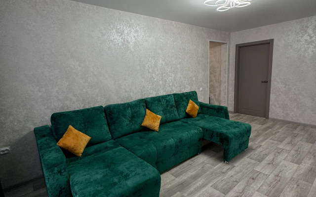 Квартира 3-комнатная на Бульваре Металлургов 4