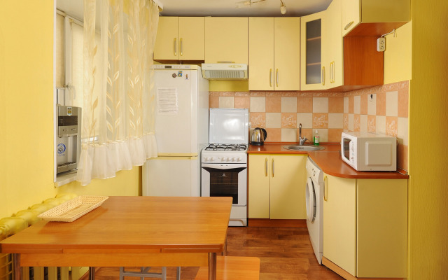 Whose Suitcase Is On Maslennikov Street 9