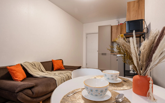 Covremennaya dlya chetyrekh gostey Flat