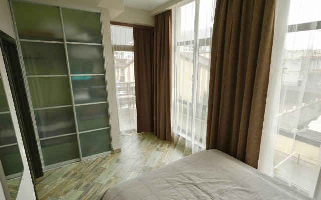 Квартира Огромная трехкомнатная квартира напротив подъемника