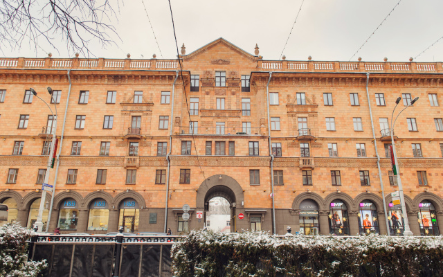 Dvukhkomnatnye Ryadom S Gum Apartments