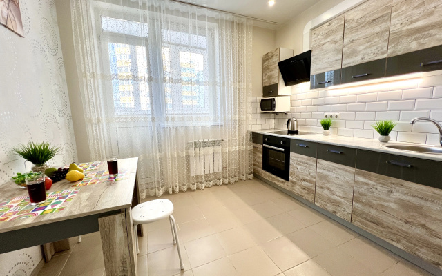 Uutnye Apartamenty v ZK Raduznyj Luks (ul. Solnecnaa 18)