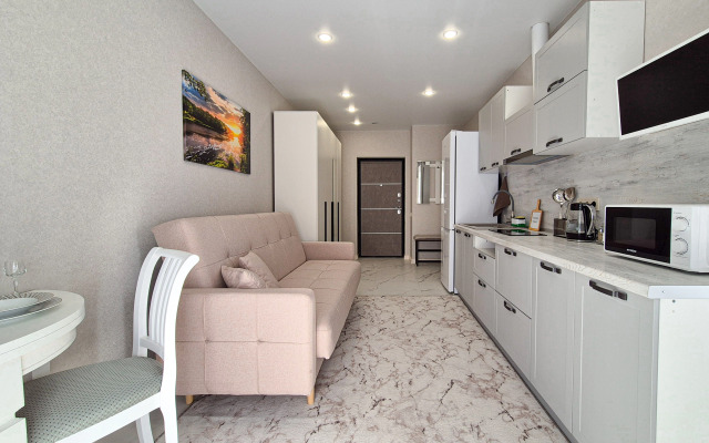 S Balkonom v Odnom iz Samykh Zelenykh Rayonov Sochi Flat
