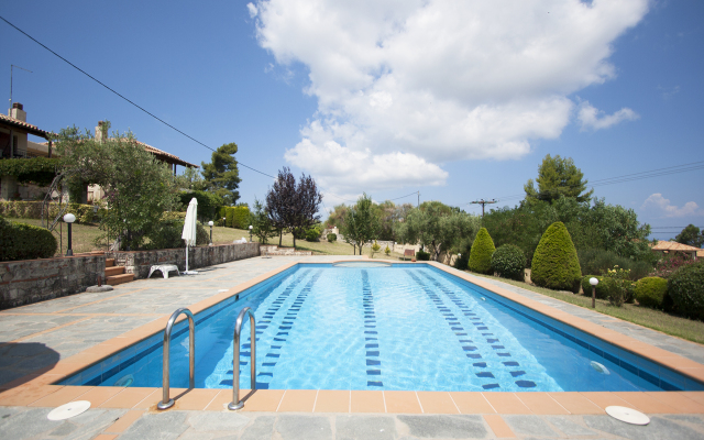 Bizmut Shared Pool Paliouri Villa
