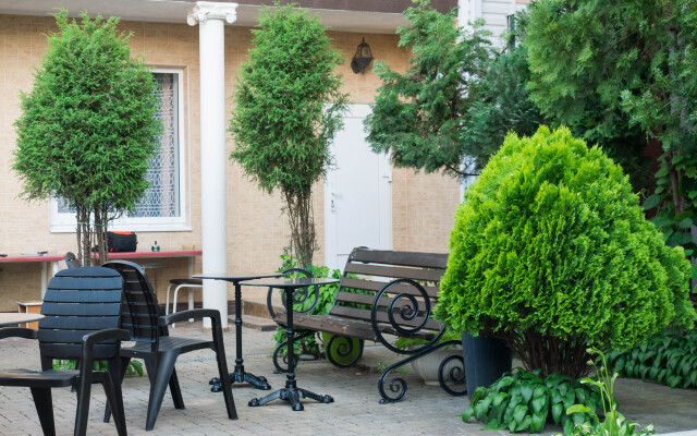 Tikh Hotel Guest House