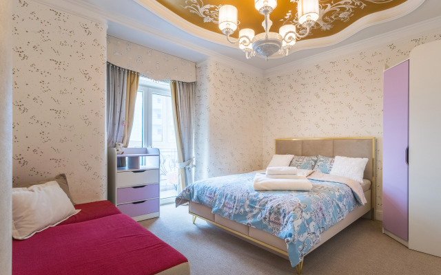 Квартира Просторная квартира у метро Звездная