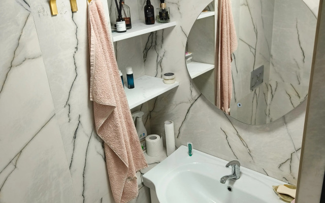 Trekhkomnatnaya S Vidom Na Siti Flat