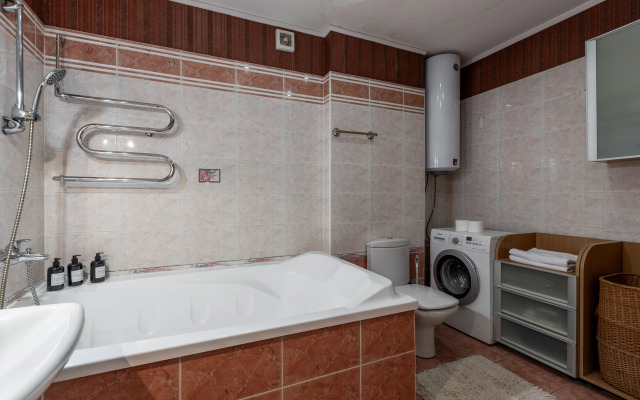 Prostornye Ryadom S Ploschadyyu Pobedy Apartments