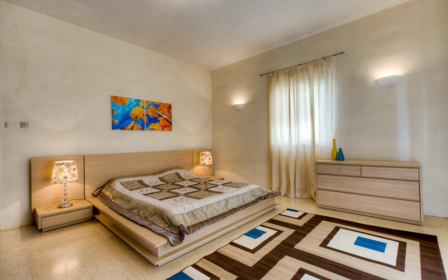 050 Fantastic Family Fun Villa St Julians