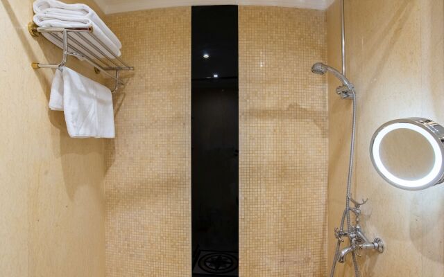 Golden Rooms Hotel