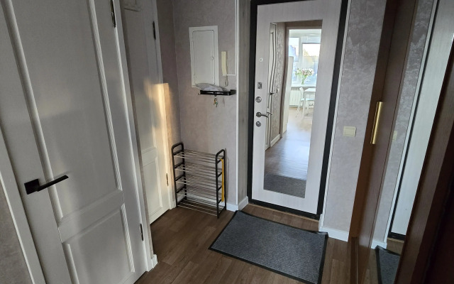 Uyutnaya Odnokomnatnaya Bliz Oktyabryskoy Naberezhnoy Flat