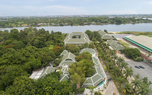 Kalanan Riverside Resort