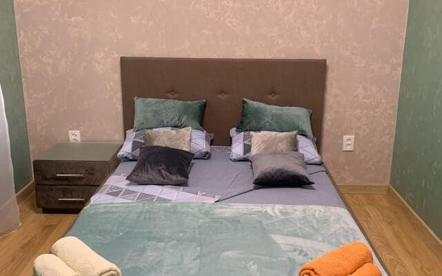 Ulica Nezavisimosti, 84/5 Flat