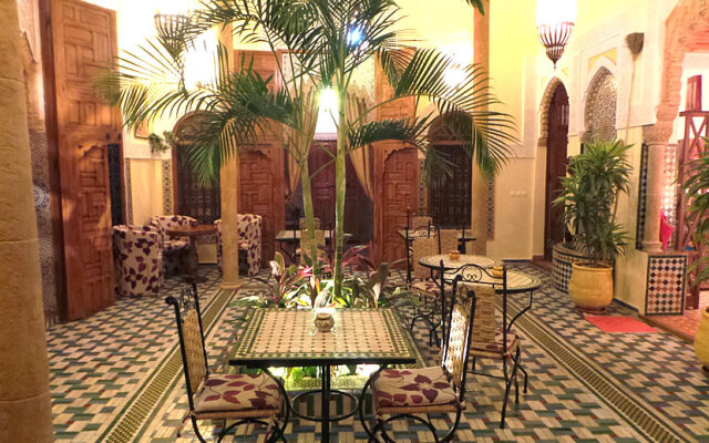 Отель Riad Darzouhour