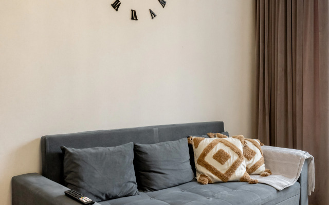Vozle Khan-Shatyra I Botanicheskogo Sada Flat