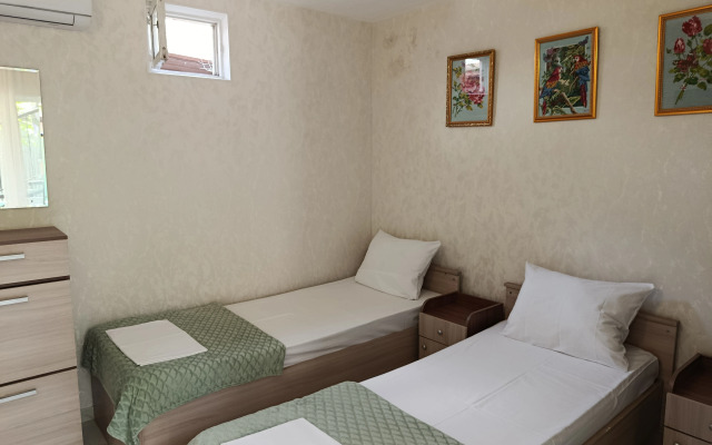 Na Tolstogo 30/1 Guest House